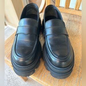 Alohas Trailblazer Black Leather Loafers - Size 39